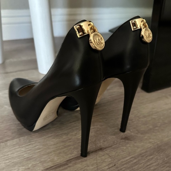 MICHAEL Michael Kors Hamilton Platform Pumps Black 6.5 - Picture 4 of 9